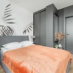 Lejlighed Elegant With Air-conditioning Near Fabryczna By Renters Prestige